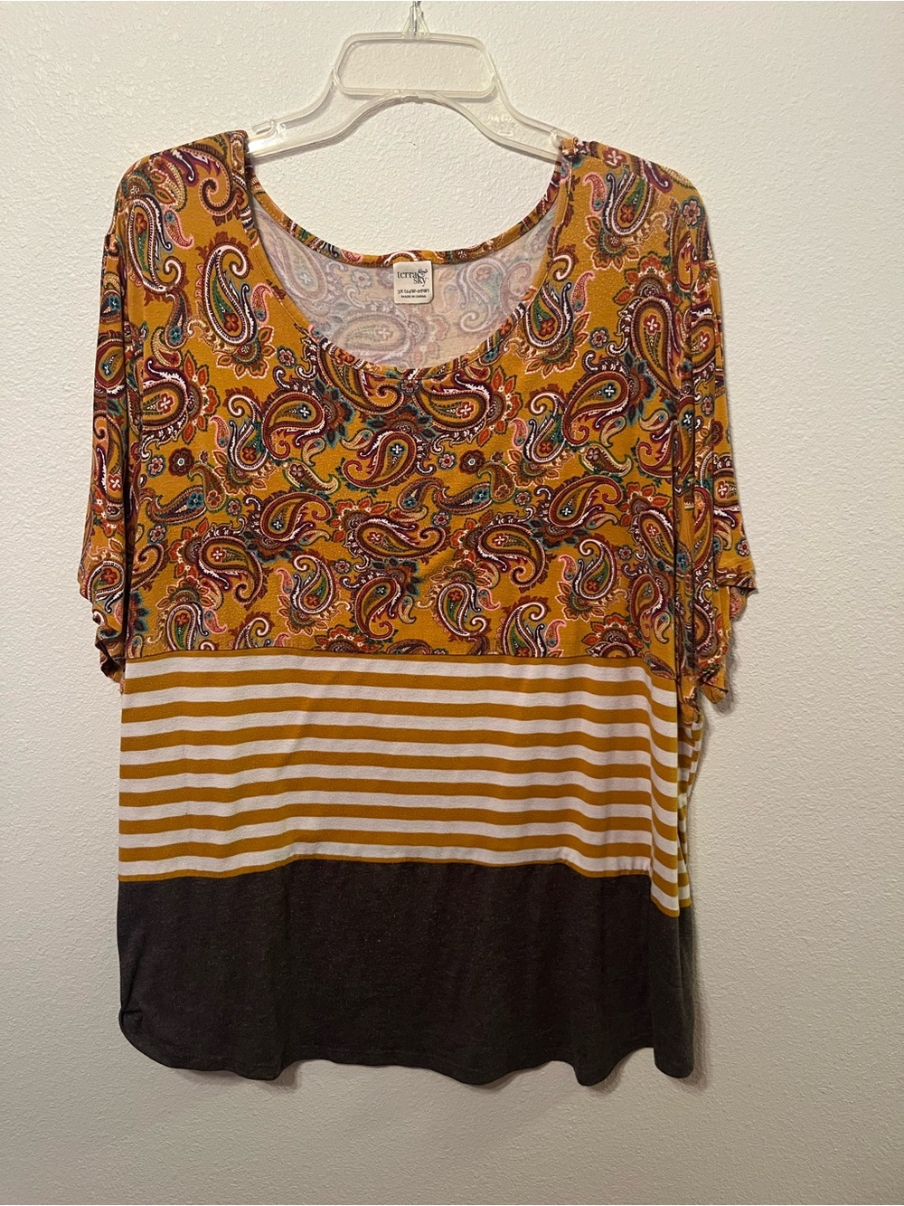 Terra & Sky Mustard Paisley & Stripe Short Sleeve Top. Size: 3X